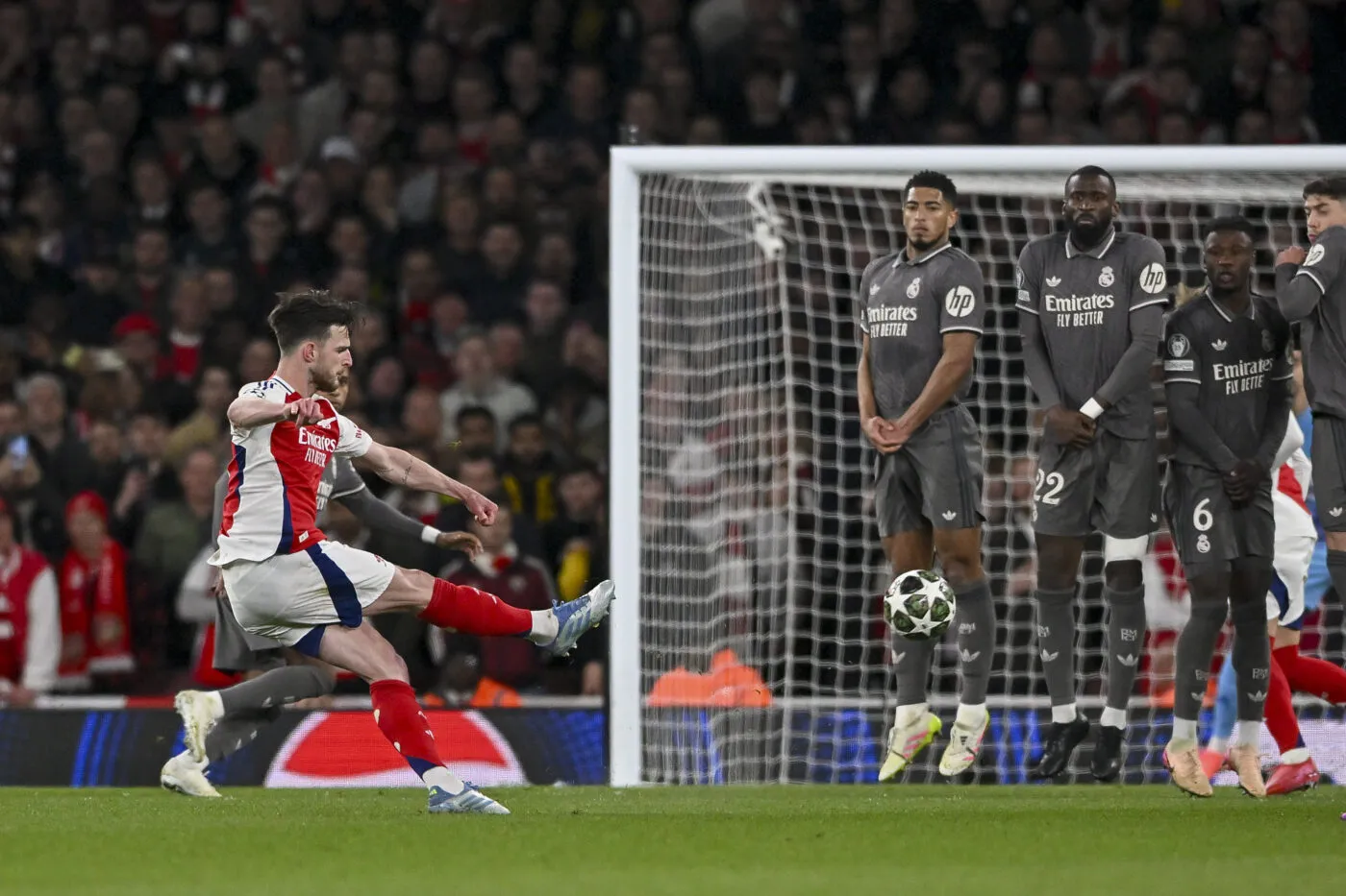 descubre el historial de enfrentamientos entre arsenal y real madrid, con estadísticas, resultados y momentos destacados de sus encuentros más memorables a lo largo de la historia.