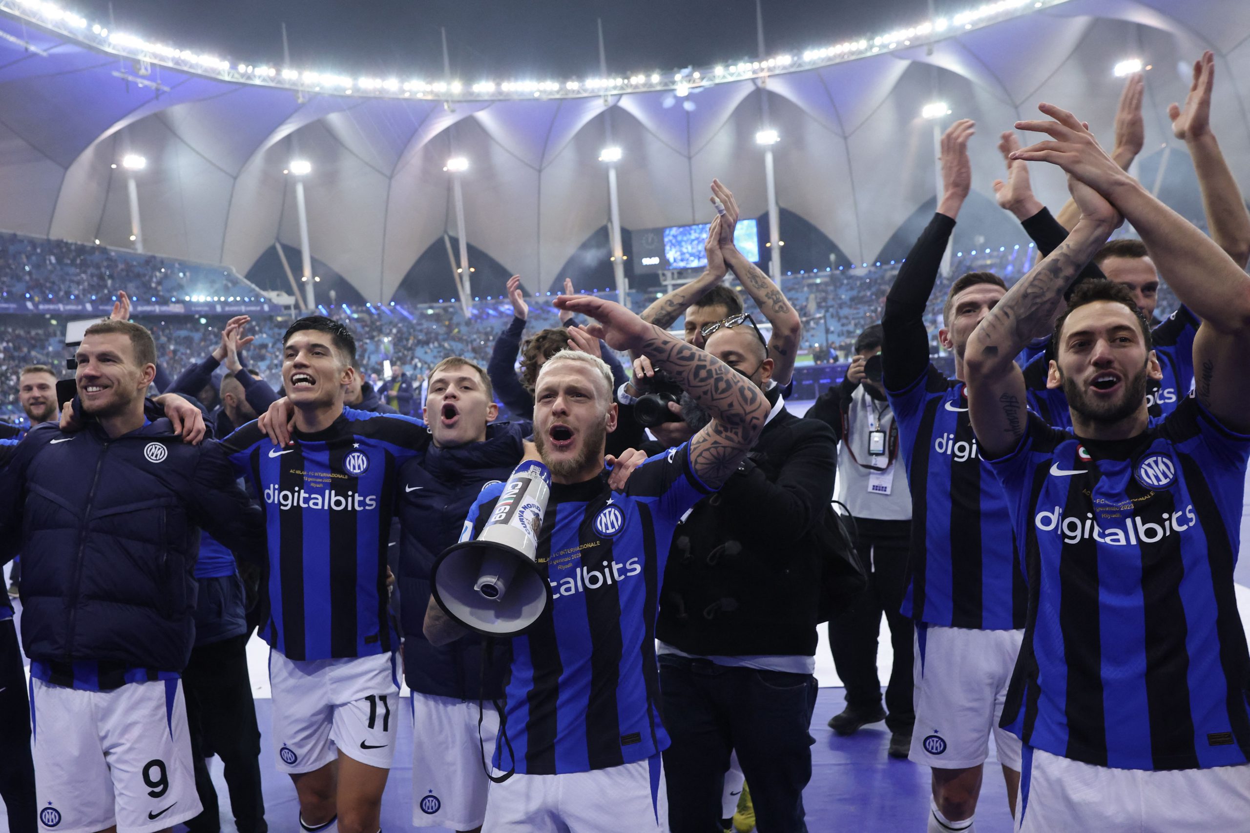 descubre los encuentros más memorables entre inter y barcelona a lo largo de la historia del fútbol europeo. revive los momentos clave, goleadores destacados y emociones inolvidables de este clásico internacional.